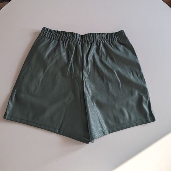 Fabletics Vegan High-Waisted Short Smoke Green - Picture 3 of 8